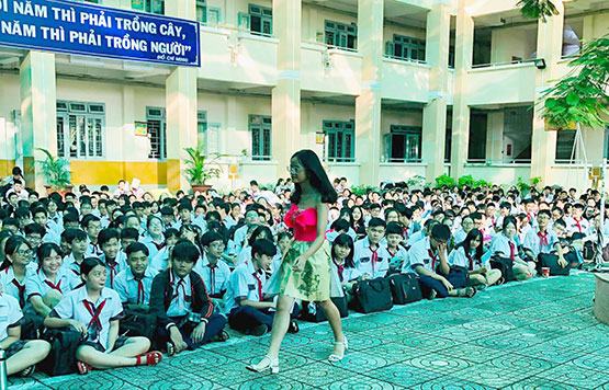 Thiết kế thời trang tái chế bảo vệ môi trường