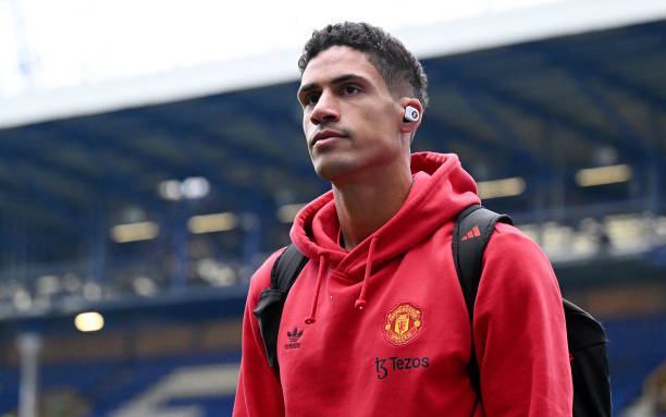 M.U có thể mất trắng Raphael Varane