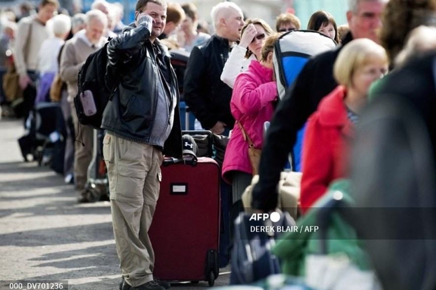 Anh ngừng cách ly với du khách tiêm chủng đầy đủ từ Mỹ và EU