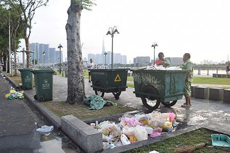 Rác lại tràn ra phố