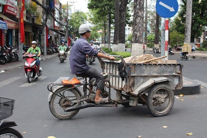 Xử lý tình trạng sử dụng xe đẩy tay, xe gắn máy, xe cơ giới và xe thô sơ ba bánh tự chế lưu thông trên đường