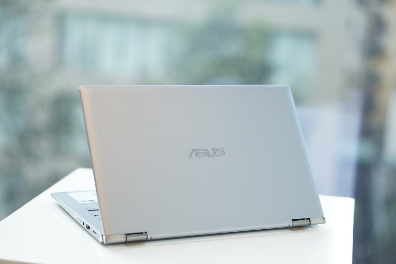 Asus Zenbook Flip 14 - ultrabook xoay 360 độ dùng chipset AMD