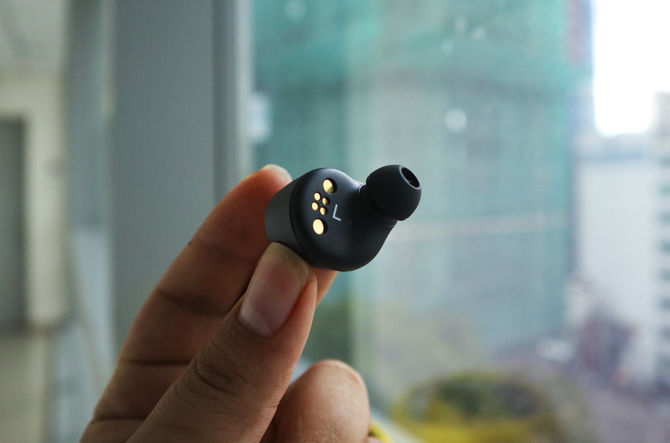 Tai nghe không dây Sennheiser đắt gấp đôi Apple Airpod