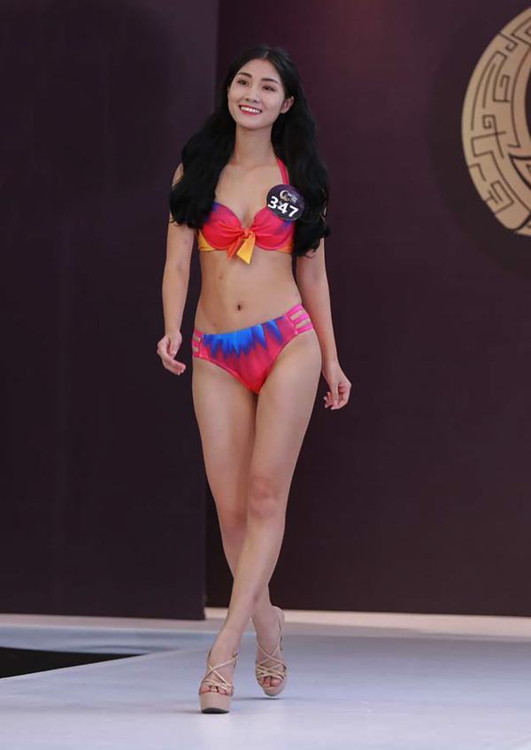 Thí sinh Hoa hậu Bản sắc Việt khoe hình thể với áo tắm
