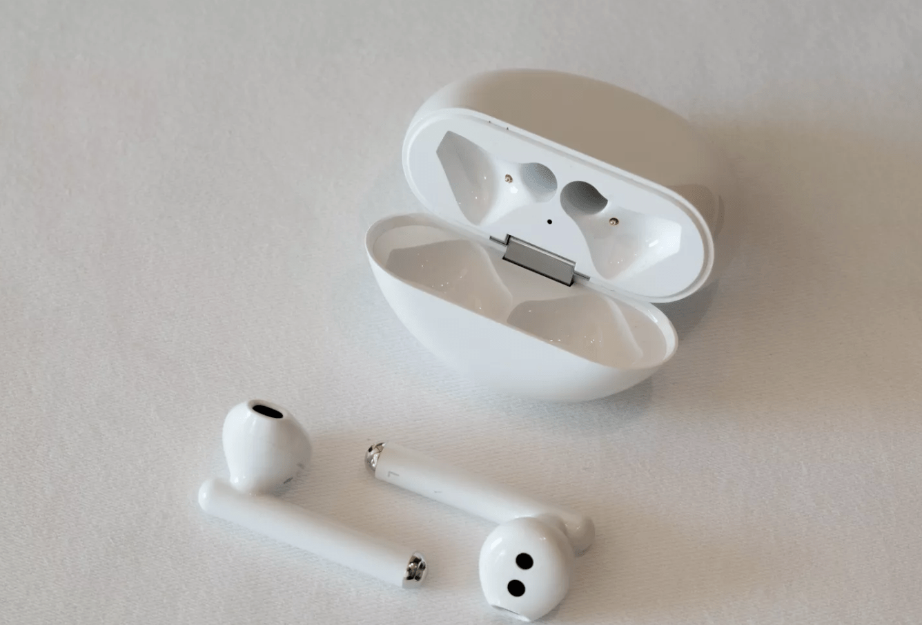 Huawei ra tai nghe không dây giống Airpods