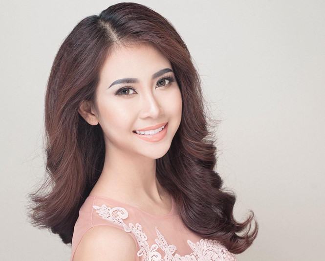 Á hậu Liên Phương làm giám khảo cuộc thi sắc đẹp cho sinh viên