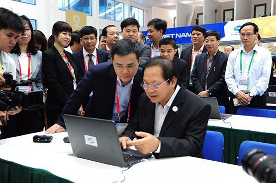 Bộ trưởng Bộ TT&TT thăm, kiểm tra tại Trung tâm báo chí APEC