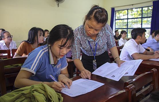 Miền Trung: Hầu hết thí sinh đến điểm thi nghe phổ biến quy chế