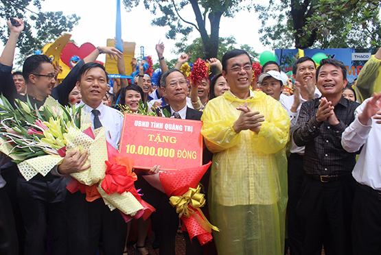 Phan Đăng Nhật Minh đăng quang đỉnh Olympia năm thứ 17