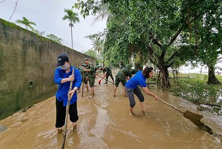 Đà Nẵng trắng đêm cứu hộ dân vùng ngập lụt