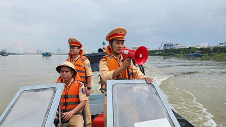 Đà Nẵng trường học đóng cửa, người lao động nghỉ làm để ứng phó bão Noru