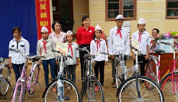 Gần 138 tỷ đồng từ hoạt động chữ thập đỏ khối trường học