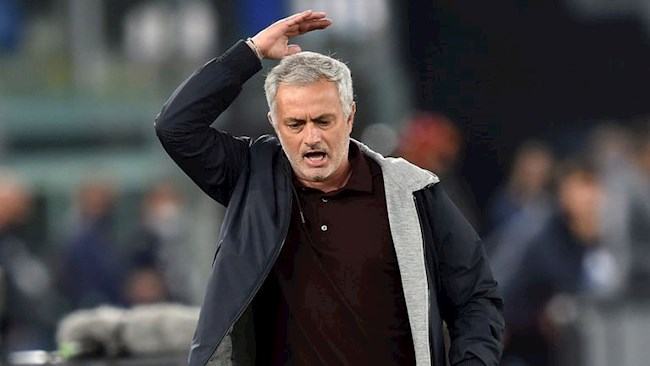 AC Milan chấm dứt kỷ lục của Jose Mourinho