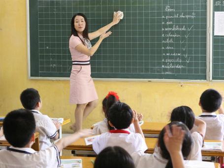 Hà Nội: Tuyển dụng giáo viên có hộ khẩu thường trú hoặc thủ khoa