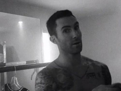 Adam Levine khoe thân hình nóng bỏng trong MV mới