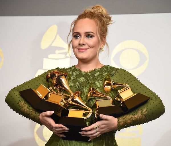 Adele thắng lớn tại Grammy 2017