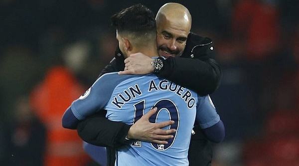 Aguero mơ khoác áo Liverpool, Wenger “phế” Ozil