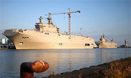 Tàu đổ bộ mang trực thăng lớp Mistral. 