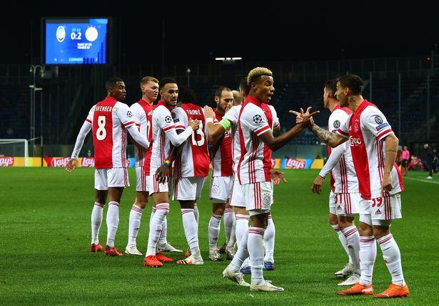 Ajax có thêm 11 cầu thủ nhiễm Covid-19