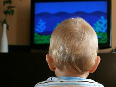 Âm thanh ồn ào ảnh hưởng đến khả năng học nói của trẻ - ảnh 1