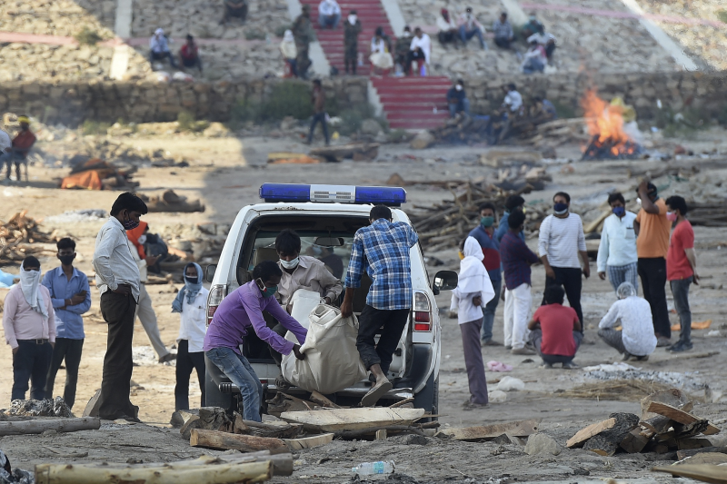 Ấn Độ tạm thoát cột mốc đáng sợ về số ca tử vong, ca nhiễm Covid-19
