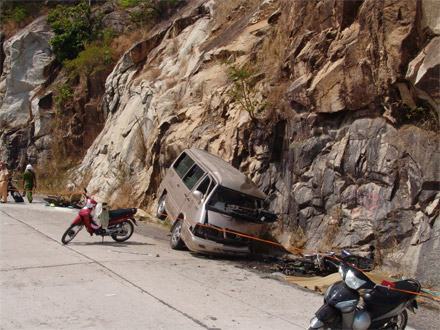 An Giang: Tai nạn thảm khốc trên đỉnh núi Cấm, 17 người chết và bị thương