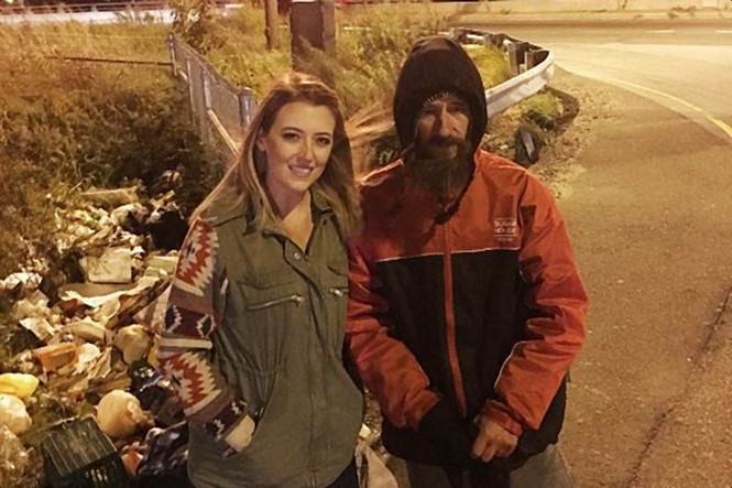 Kate McClure và người ăn xin Johnny từng giúp cô /// Ảnh chụp màn hình NBC