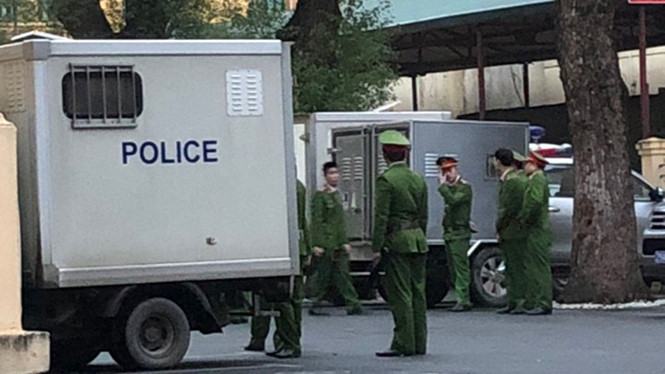 An ninh siết chặt trước phiên xử bị cáo Đinh La Thăng và đồng phạm