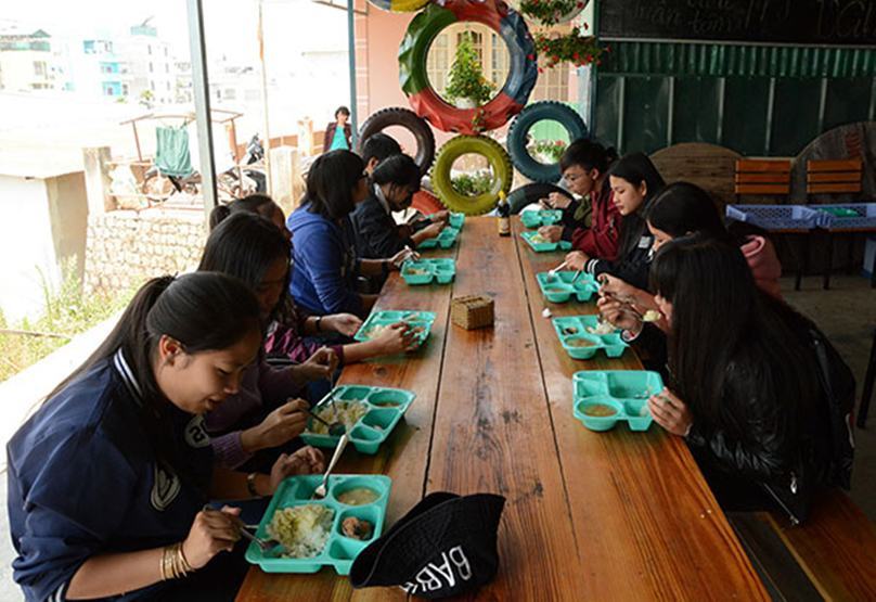 Quán cơm 2.000 đồng/suất dành cho sinh viên