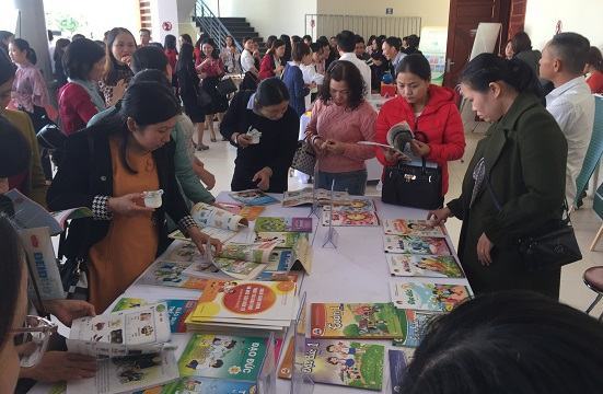 Đà Nẵng tạo điều kiện cho học sinh mua sách giáo khoa