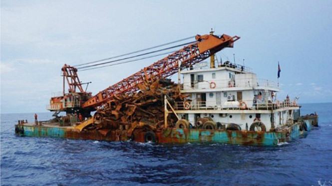 Anh điều tra vụ hải tặc Trung Quốc vớt xác tàu chiến bán phế liệu