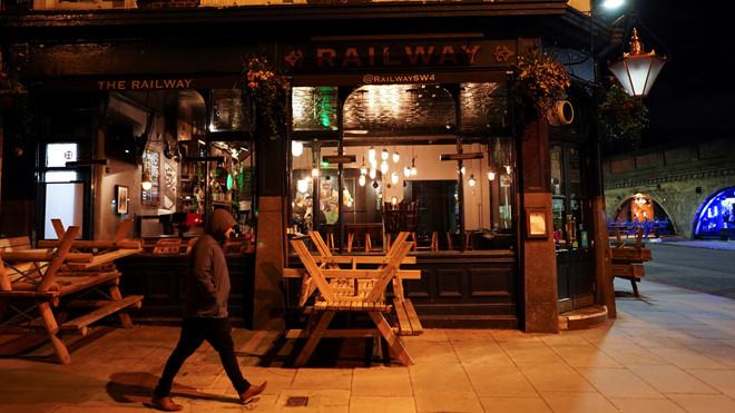 Một quán rượu bị đóng cửa ở London /// Reuters