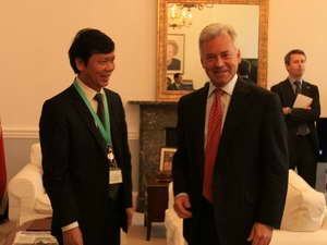 Anh hỗ trợ Việt Nam khắc phục hậu quả bom, mìn