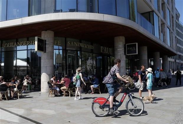 Anh keo dai thoi gian phong toa de hoan thanh tiem chung cho nguoi dan hinh anh 1