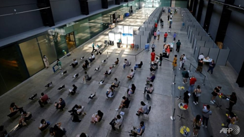 Anh mở cửa lại, bất chấp lây nhiễm COVID-19 cao thứ 3 thế giới