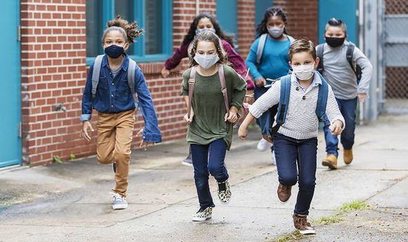 Anh: Số ca mắc COVID-19 tăng kỷ lục ở nhóm học sinh nhỏ tuổi