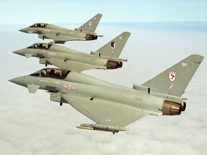 Tiêm kích Typhoon của Không quân Anh /// Không quân Anh