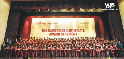 Anh văn Hội Việt Mỹ trao chứng chỉ Cambridge cho 1.415 học viên thiếu nhi