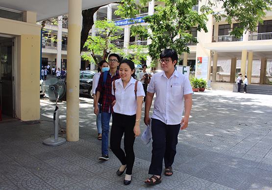 Đà Nẵng: Đình chỉ 1 thí sinh mang điện thoại vào phòng thi