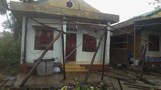 Quảng Trị tan hoang sau bão số 10