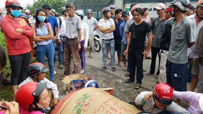 Mẹ tử vong thương tâm trên đường đi làm hồ sơ nhập học cho con