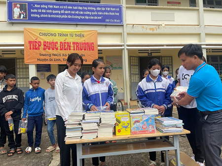 Du học sinh 17 tuổi vận động quyên góp “Tiếp bước đến trường” cho đồng bào K‘Ho