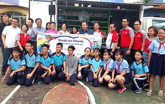 Gần 70 triệu đồng tặng học sinh vượt khó