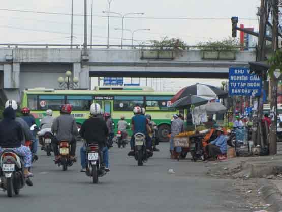 TP.HCM: Tăng điểm đen TNGT ở các vòng xoay