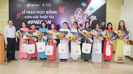 TikTok Việt Nam tặng học bổng nữ sinh ĐH Đà Nẵng