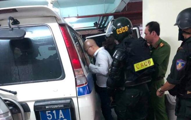 Áp giải anh em Nguyễn Thái Luyện, thu hàng trăm thùng tài liệu từ Công ty Alibaba - ảnh 1