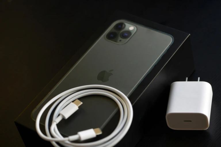 Apple buộc phải tạo ra iPhone USB-C vào năm 2024