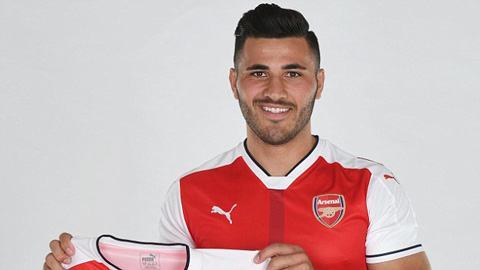 Arsenal chiêu mộ hậu vệ Sead Kolasinac từ Schalke