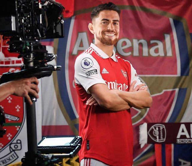 Arsenal chính thức chiêu mộ tiền vệ Jorginho từ Chelsea