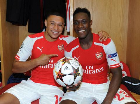 Welbeck cùng Oxlade-Chamberlain cũng sẵn sàng ra sân